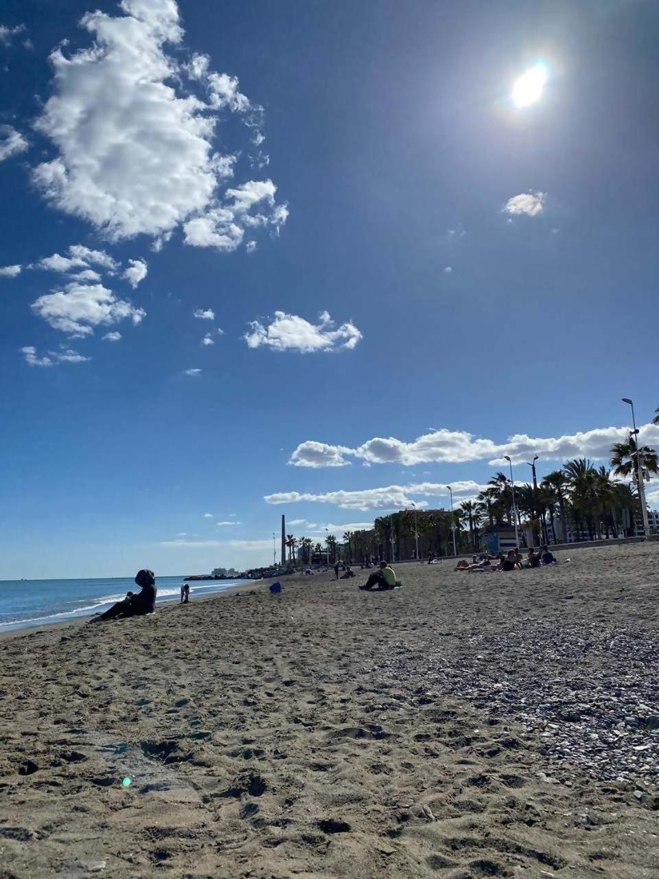 La Caramba Amplio Apartamento En La Playa Малага Экстерьер фото